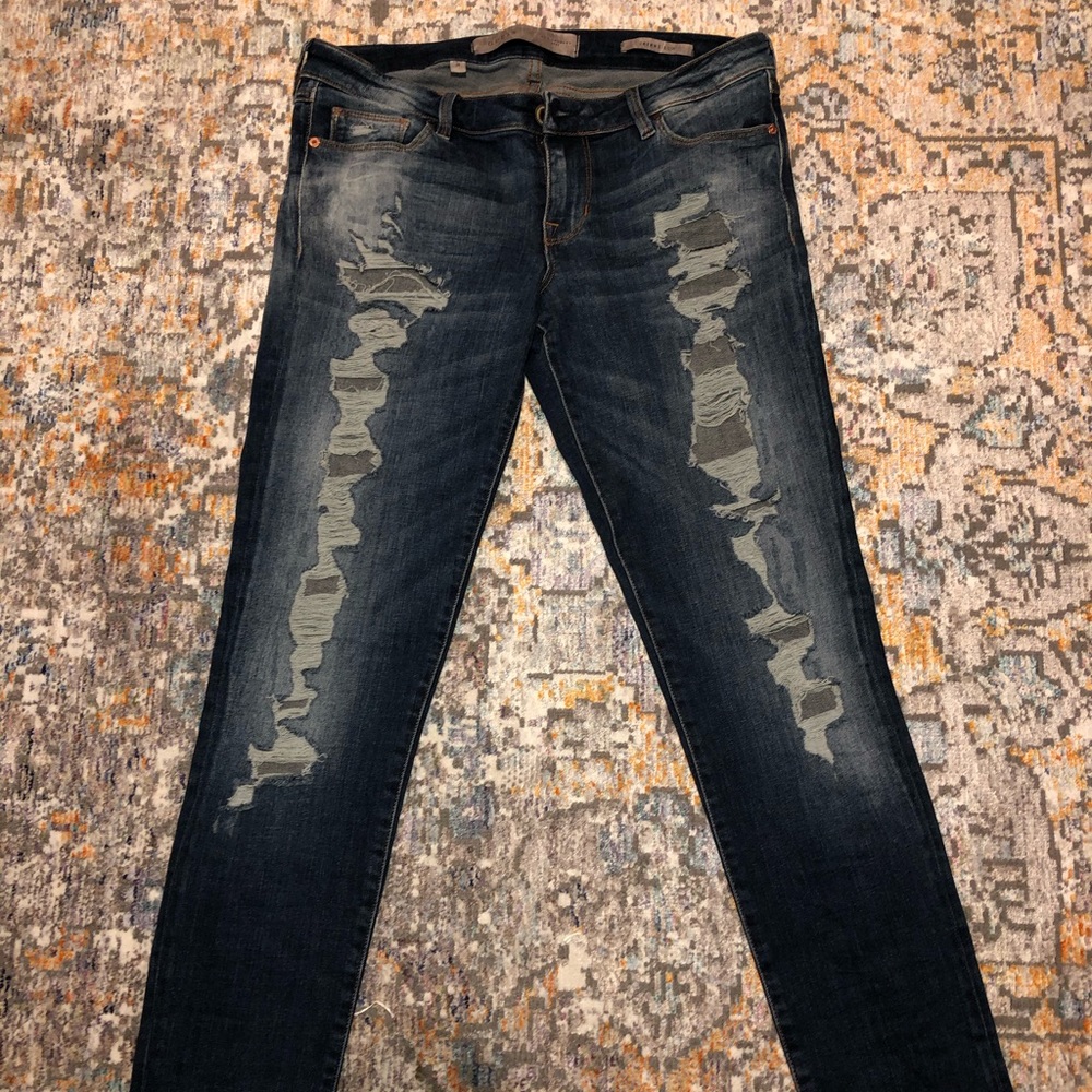 Destroyed Guess Jeans